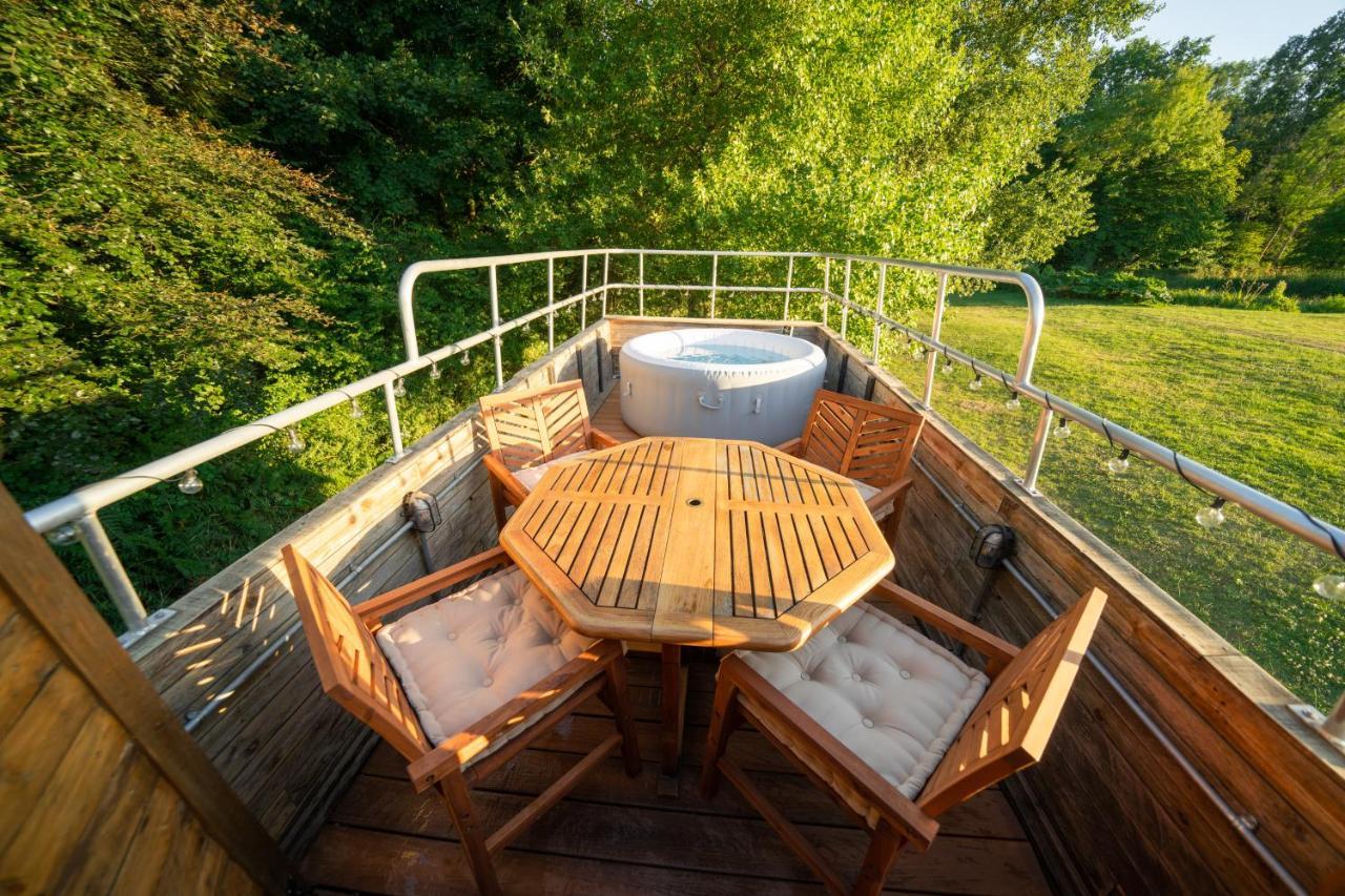ホテル Delightful 2 Bed Double Decker Bus With Hot Tub アックフィールド エクステリア 写真