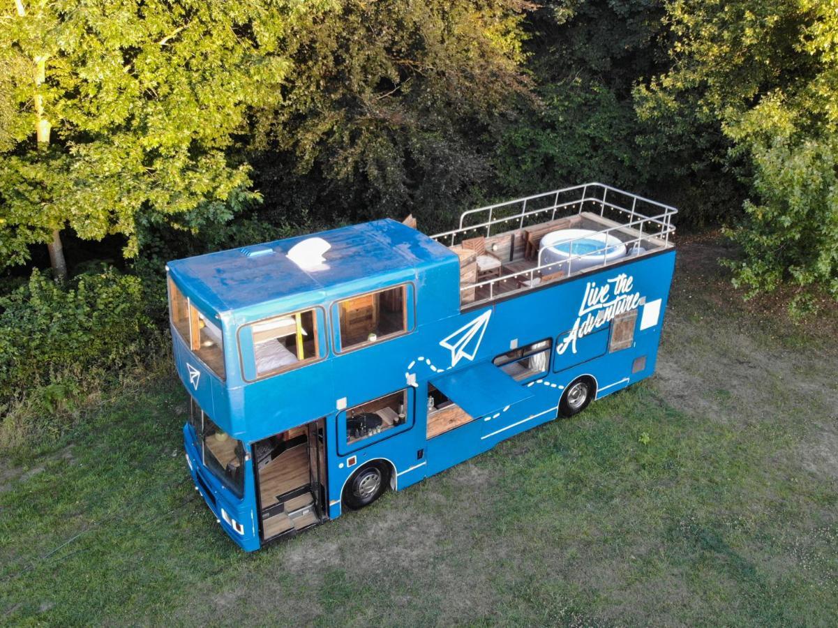 ホテル Delightful 2 Bed Double Decker Bus With Hot Tub アックフィールド エクステリア 写真